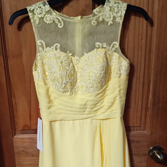 KF Bridal Dress - Picture 1 of 6